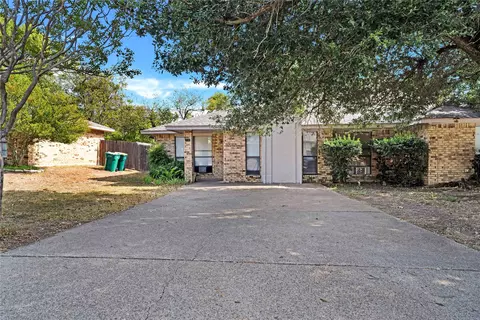 700 Long Ct, Cedar Hill, TX 75104