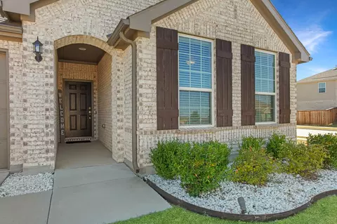 2800 Tobias Ln, Aubrey, TX 76227