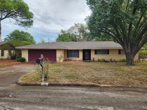 2821 Mccarley Dr, Commerce, TX 75428