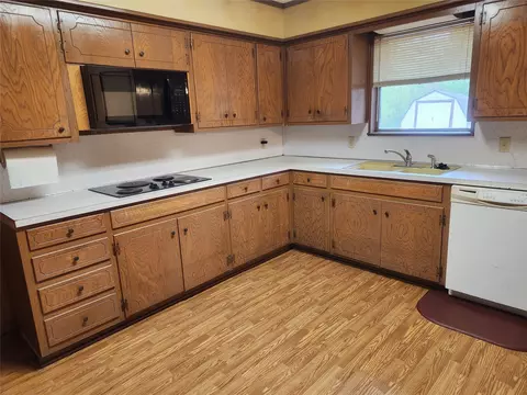 2821 Mccarley Dr, Commerce, TX 75428 photo 9