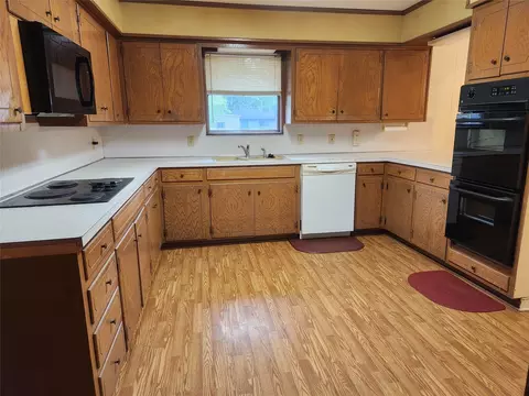 2821 Mccarley Dr, Commerce, TX 75428 photo 8