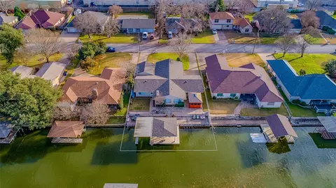 704 Tahiti Dr, Granbury, TX 76048