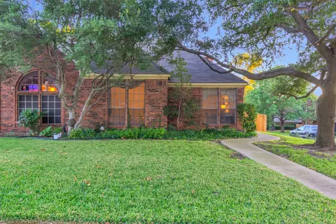 9224 Highedge Cir, Dallas, TX 75238