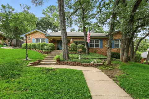 1204 Edgecliff Dr, Bedford, TX 76022