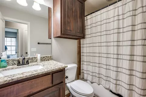 Bath - 508 W Copenhavr St, Pilot Point, TX 76258 photo 1 of 2