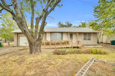 701 E 8th St, Ferris, TX 75125
