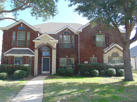 212 Crystal Lake Dr, Desoto, TX 75115