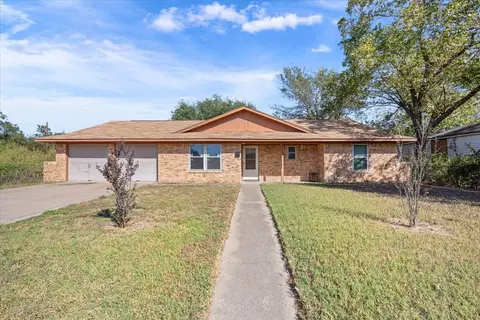 525 San Antonio St, Marlin, TX 76661