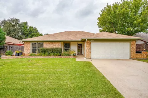 3017 Bluebonnet Ln, Bedford, TX 76021