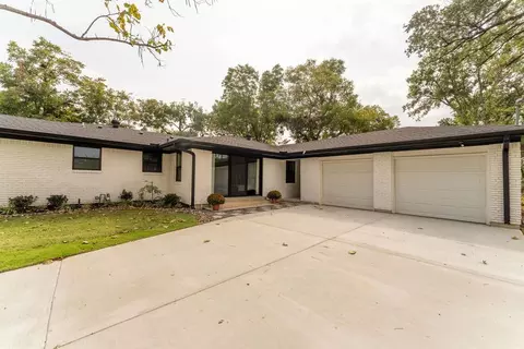 Exterior - 203 Walnut St, Terrell, TX 75160 photo 2 of 13