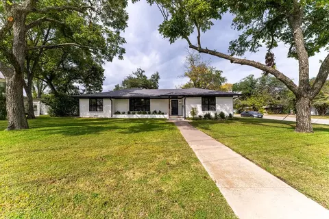 Exterior - 203 Walnut St, Terrell, TX 75160 photo 9 of 13