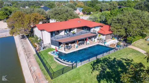 2909 Woodlake Dr, Abilene, TX 79606