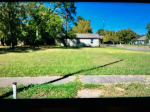 317 E College St, Sherman, TX 75090