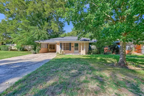 205 N Union St, Whitesboro, TX 76273