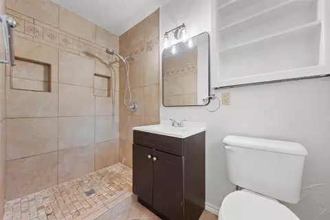 Bath - 2624 Alvin St, Waco, TX 76708 photo 3 of 3