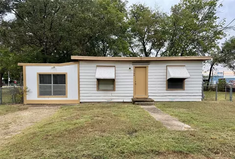 1704 Throckmorton St, Gainesville, TX 76240