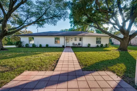810 Darnell Ave, Benbrook, TX 76126