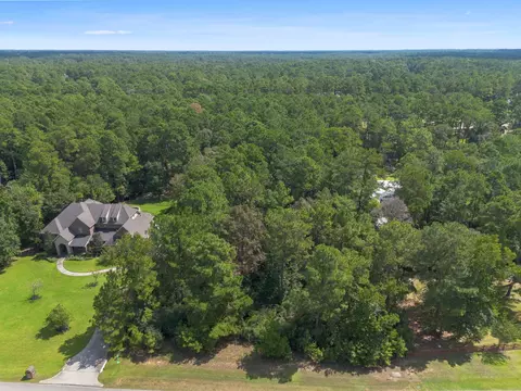 37432 Clubhouse Ln, Montgomery, TX 77355