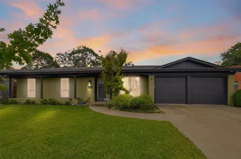 2105 Rockmoor Dr, Edgecliff Village, TX 76134