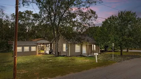695 S Lillian St, Stephenville, TX 76401