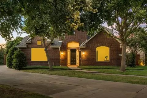 2501 Green Oak Dr, Carrollton, TX 75010