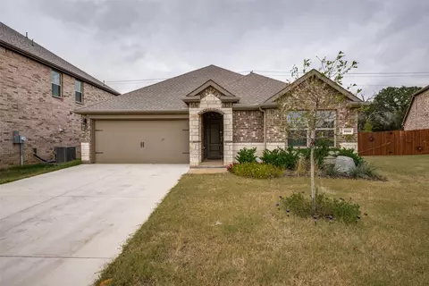 3915 Silver City Ave, Aubrey, TX 76227