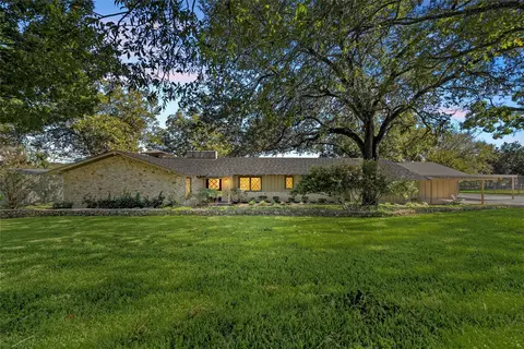 925 Church Rd, Mcgregor, TX 76657