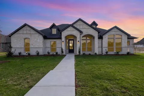 1936 Comanche Dr, Desoto, TX 75115