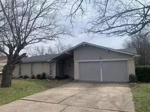 6608 Summertime Ln, Watauga, TX 76148