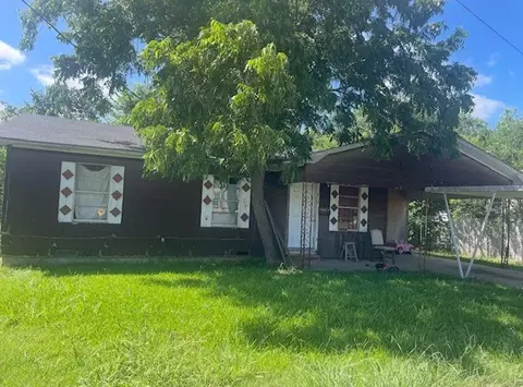 810 E Navarro Ave, Mart, TX 76664