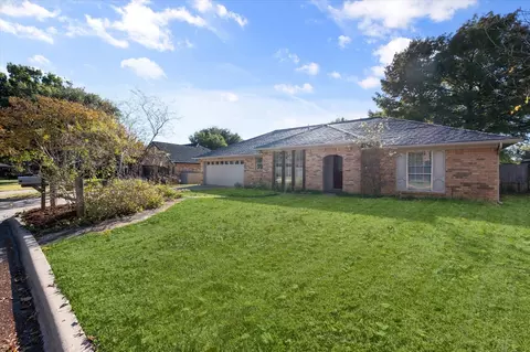 1106 Almond Dr, Mansfield, TX 76063