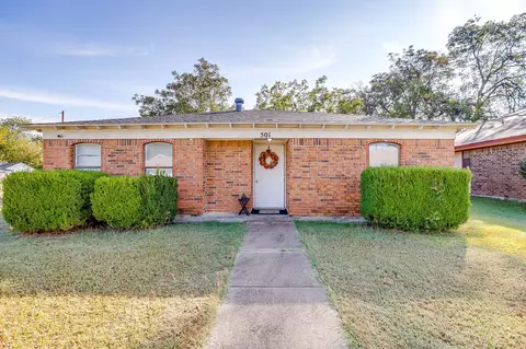 501 Allencrest Dr, White Settlement, TX 76108
