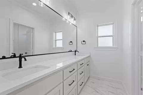 Bath - 2113 Holborn St, Lorena, TX 76655 photo 1 of 4