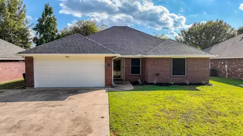 721 Lisa St, Burleson, TX 76028