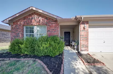8817 King Ranch Dr, Cross Roads, TX 76227