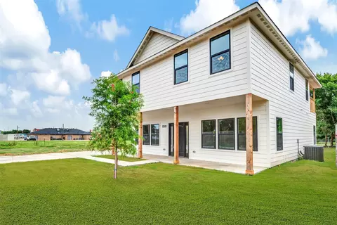 428 N Mcgraw St, Forney, TX 75126