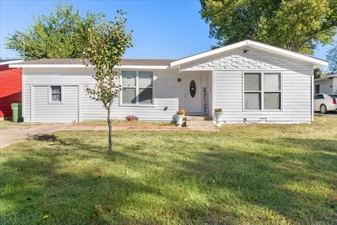 6621 Onyx Dr N, North Richland Hills, TX 76180