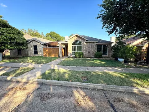 252 Lydia Cir, Irving, TX 75060