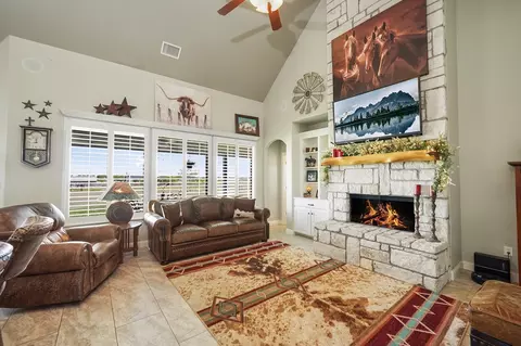 6124 High Meadows Dr, Krum, TX 76249