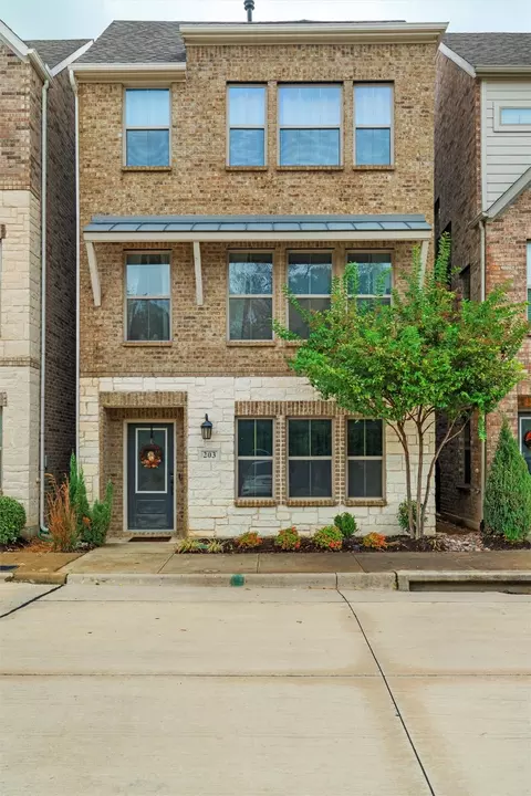 203 Peach Orchard Ln, Euless, TX 76040