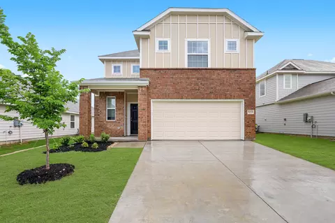 933 Rocket Plane Dr, Fort Worth, TX 76131