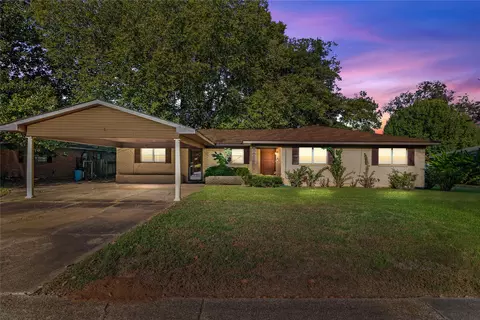 870 Audubon Pl, Shreveport, LA 71105