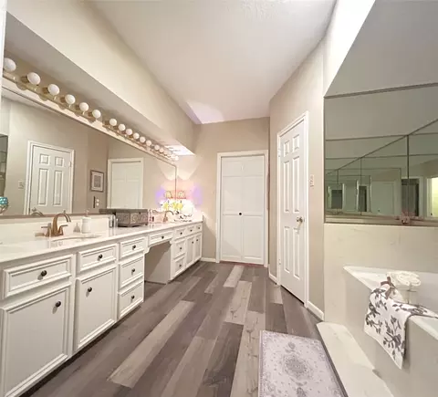 Bath - 9547 Enstone Cir, Spring, TX 77379 photo 3 of 5