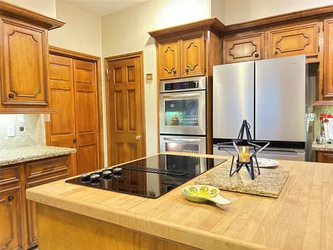 Kitchen - 9547 Enstone Cir, Spring, TX 77379 photo 2 of 4