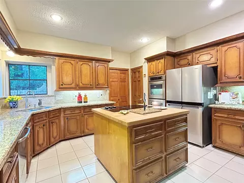 Kitchen - 9547 Enstone Cir, Spring, TX 77379 photo 3 of 4