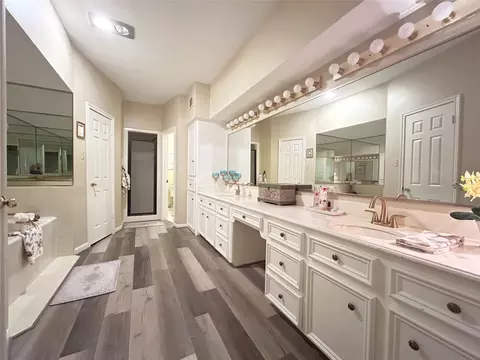 Bath - 9547 Enstone Cir, Spring, TX 77379 photo 2 of 5