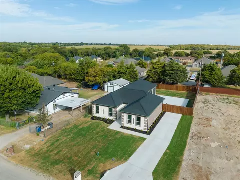 112 E Southbrook Dr, Glenn Heights, TX 75154