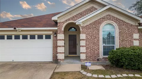 1525 Sanibel Ln, Arlington, TX 76018