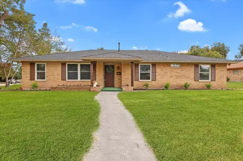 928 Oak Trl, Desoto, TX 75115
