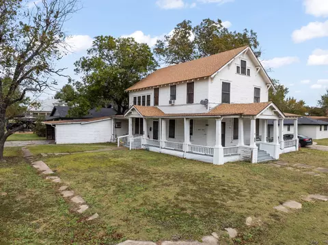Exterior - 301 E Main St, Itasca, TX 76055 photo 3 of 9